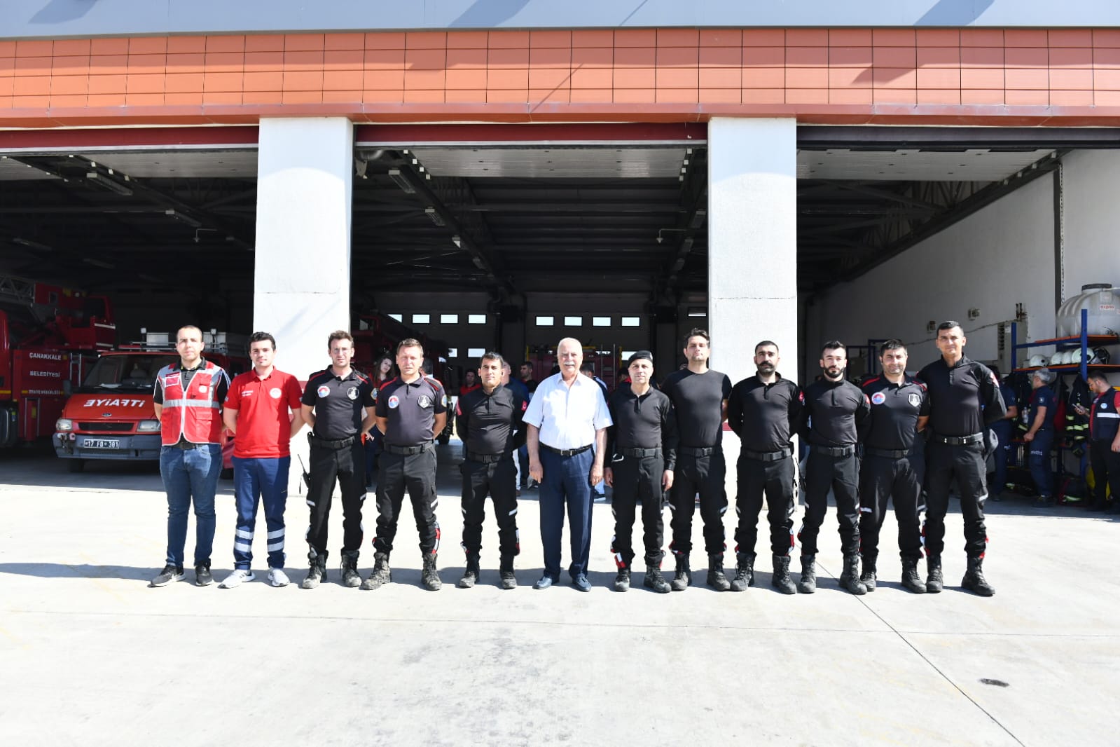Başkan Gökhan ekiplerle bir arada