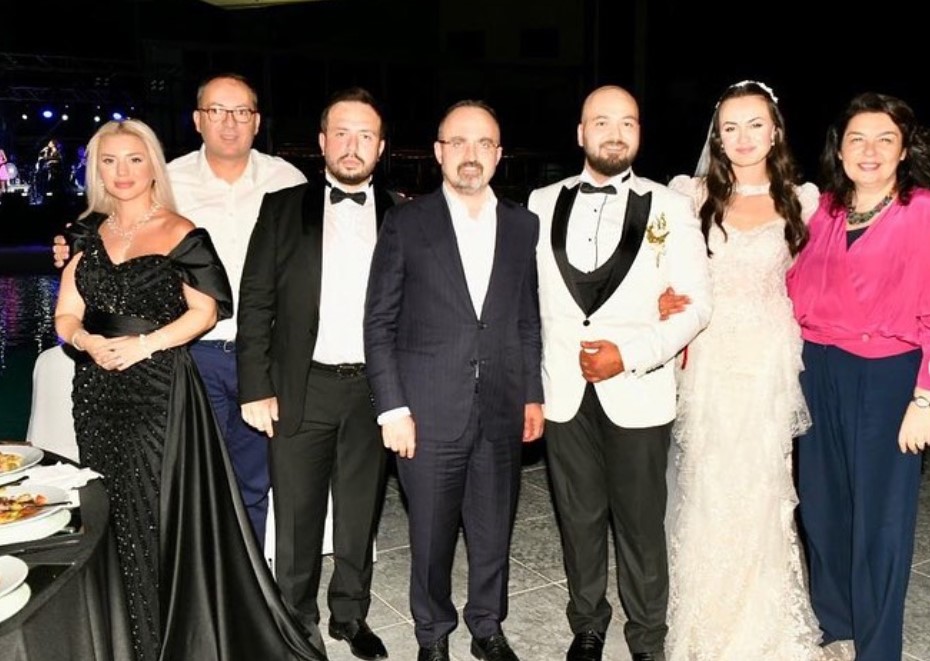 Çiftin mutluluğuna ortak oldular