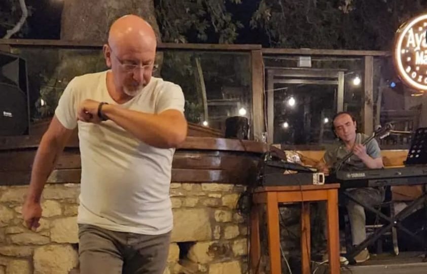 Ali bey Bozcaada’da sirtaki yaptı