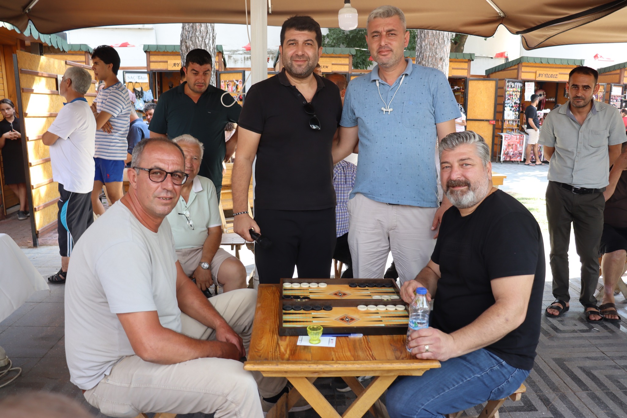 Tavla turnuvası çekişmeli geçti
