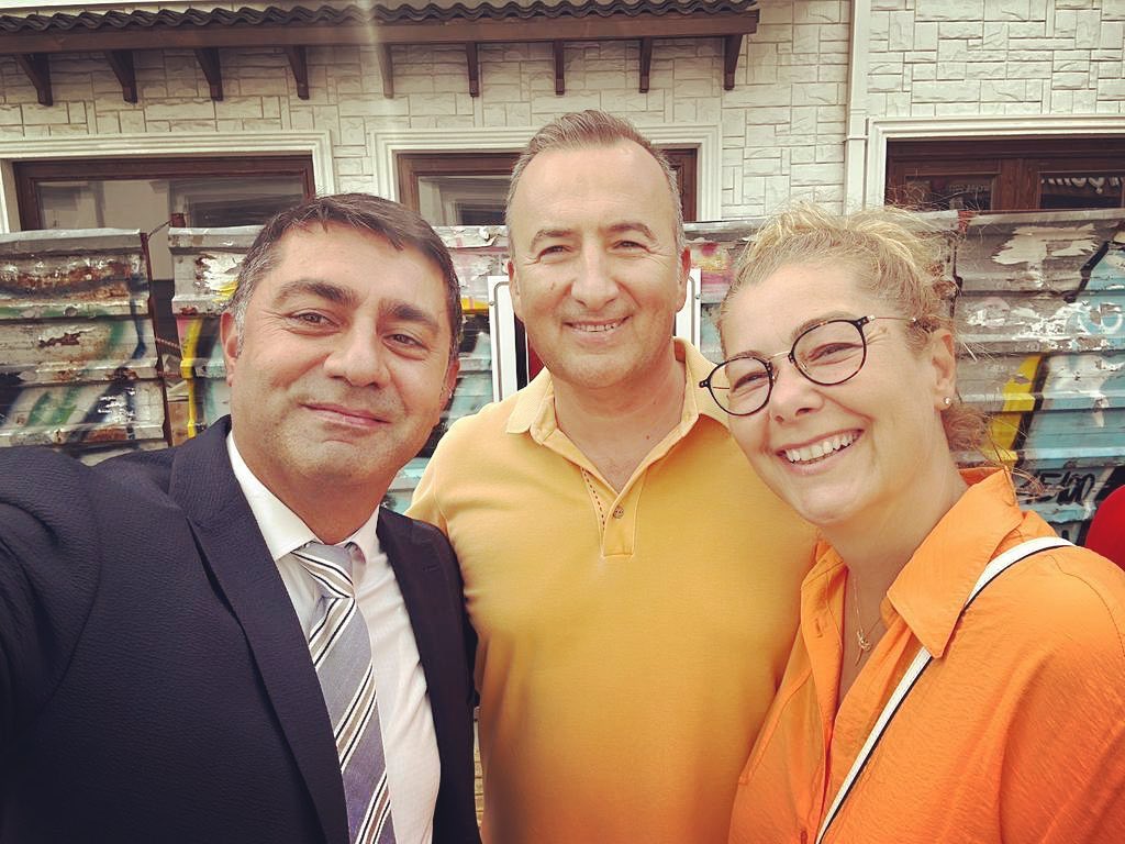 “Renkleri bir, elleri ve ruhları bir”