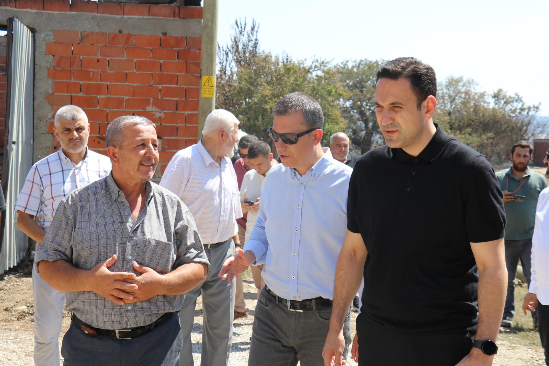 AK Parti Teşkilatı Yangın Köylerinde