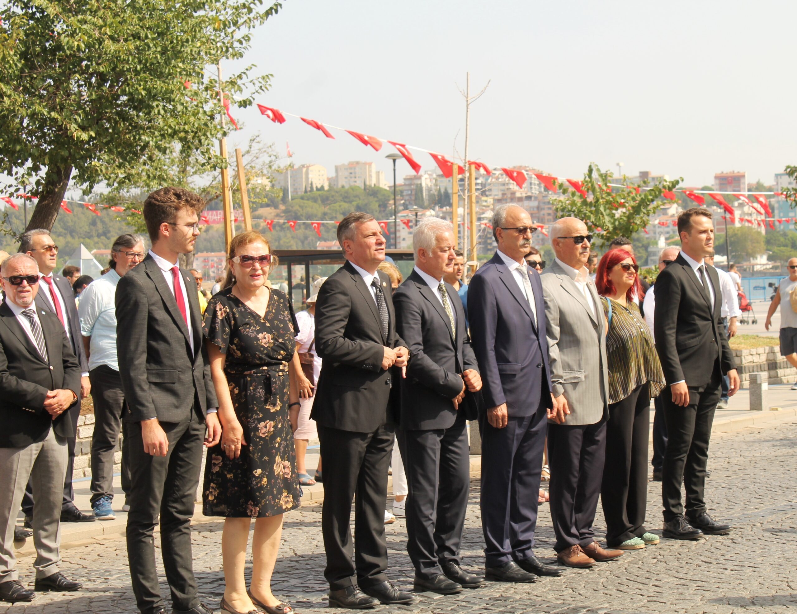Alternatif Çelenk Sunma Töreni Düzenlendi
