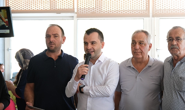 Aday toplantısı mitinge dönüştü