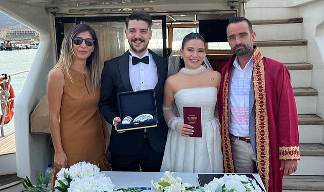 Dünya evine girdiler