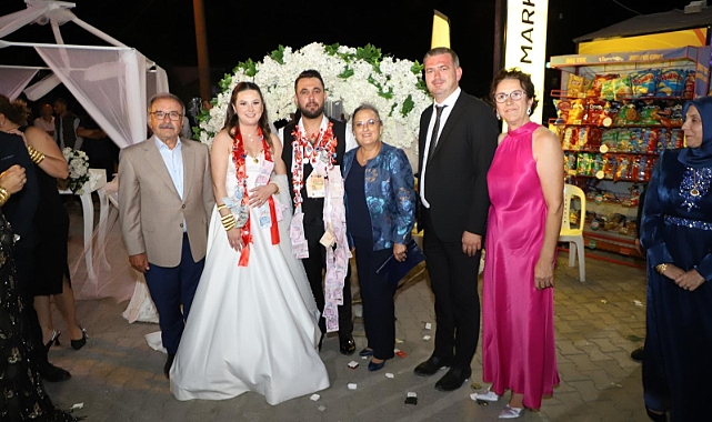 Dünya evine girdiler