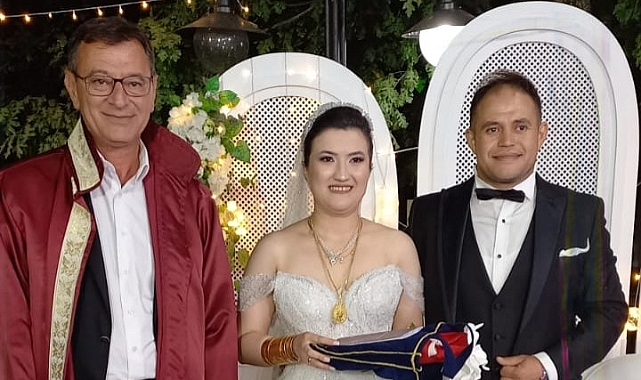 Nikahlarını Acar Kıydı
