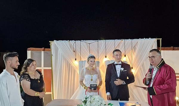 Nikahlarını Arslan kıydı