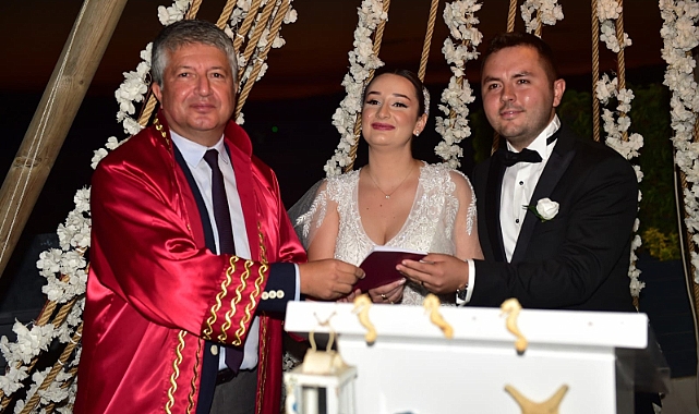 Nikahlarını Mutluay kıydı