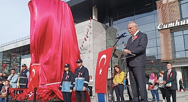 Atatürk Heykeli düzenlenen törenle açıldı (videolu)