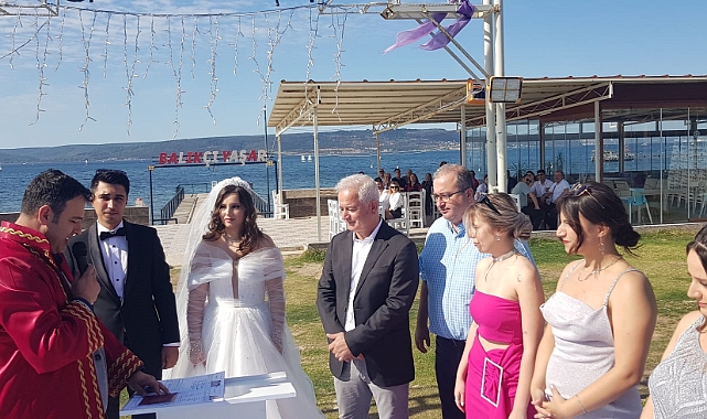Dünya evine girdiler