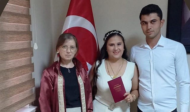 Dünya evine girdiler