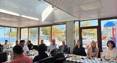 Eyüp Yılmaz mezun öğrencilerle buluştu