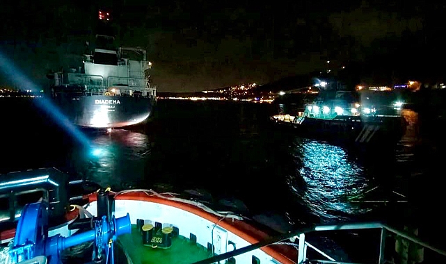 Gemi Arıza Yaptı, Deniz Trafiği Aksadı