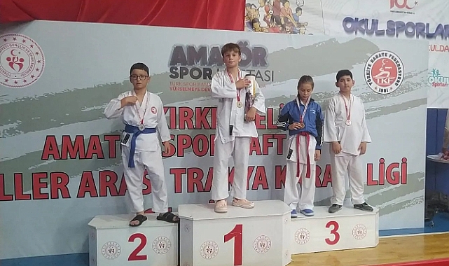 Madalyaları topladılar