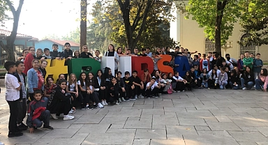 Öğrencilerini mutlu etmeye devam ediyor