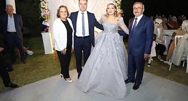 Özacar genç çiftin mutluluğuna ortak oldu
