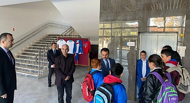 Vali İlhami Aktaş, Gazi ortaokulunu ziyaret etti