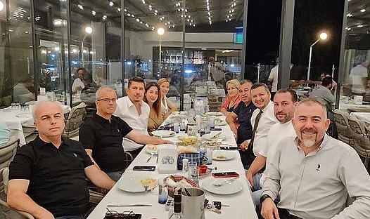 Yemekte buluştular