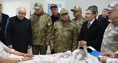 Bakan Güler, Şırnak’ta yaralı askerleri ziyaret etti