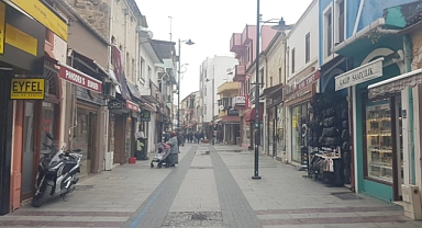 Çanakkale çarşısında yaprak kımıldamıyor