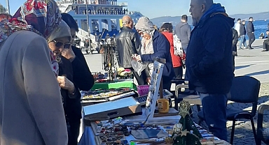 Çanakkale'de yılbaşı pazarına yoğun ilgi