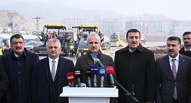 Deprem konutlarının yolları hazır