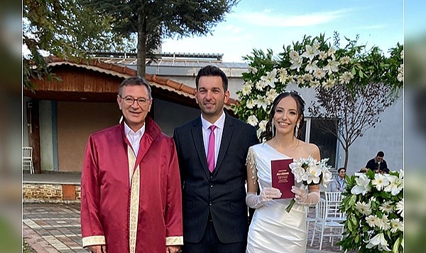 Dünya evine girdiler
