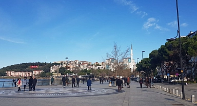Güzel havayı gören kendini kordona attı