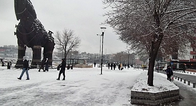 Beklenen kar sonunda geliyor