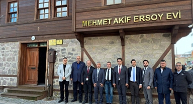 Rektör Erenoğlu’ndan milli şaire ziyaret