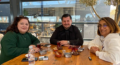 Siyaset sonrası sohbet arası