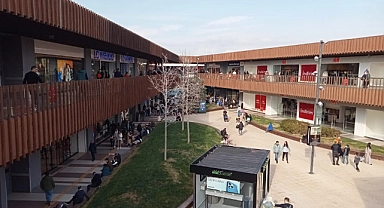 Yılın son gününde AVM'ye yoğun ilgi