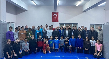 AK Parti'den, minik sporculara ziyaret