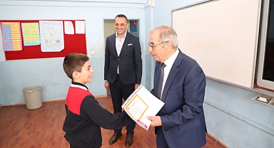 Başkan Özacar karne heyecanına ortak oldu