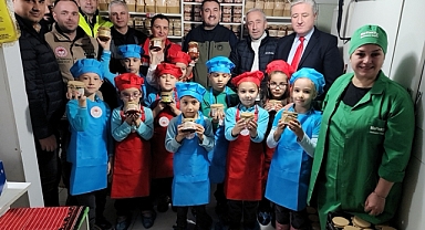 Biga’da öğrenciler gıda israfına dikkat çekti