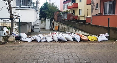 Böyle olur vatandaşın yağmur önlemi