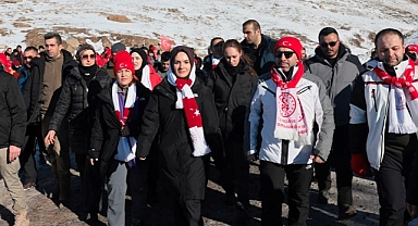 "Bu toprakta izin var" temasıyla düzenlenen yürüyüşe katıldı