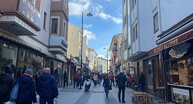 Çarşı Caddesi tekrardan hareketlendi
