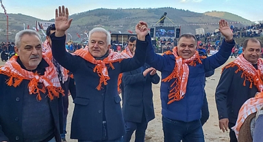 CHP'li Güneşhan deve güreşine katıldı