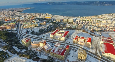 ÇOMÜ’de eğitime bir gün ara