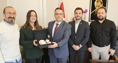 ‘‘İlk Dijital 100 Projesi’’ ekibinden, Müdür Esirgemez’e ziyaret