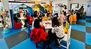 Kepez'de çocuklar boyaların renkli dünyasına adım attılar