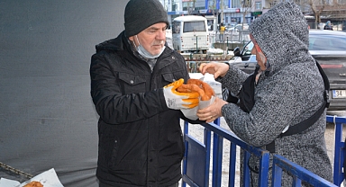 Lapseki'de lokma ikramı