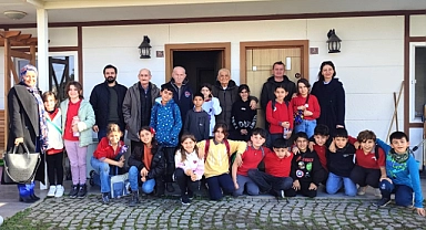 Gökçeada'da minik öğrencilerden anlamlı ziyaret