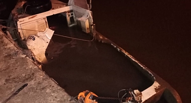 Sarıçay'da batan tekne kurtarıldı