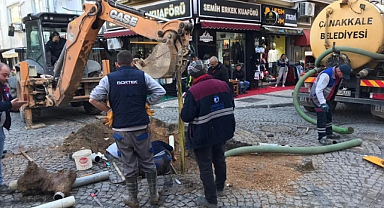 Tekke sokakta su borusu patladı