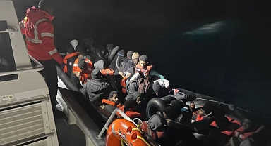 Çanakkale açıklarında 77 düzensiz göçmen yakalandı