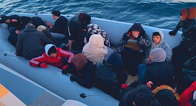 Çanakkale'de 70 düzensiz göçmen kurtarıldı