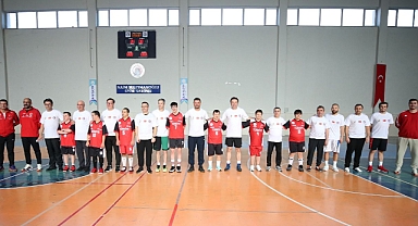 Çanakkale'de down sendromlu basketbol milli takımı sahaya indi